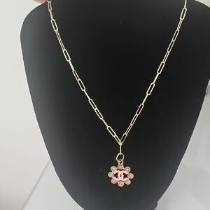 Chic Gold Necklace with Pink Floral Pendant